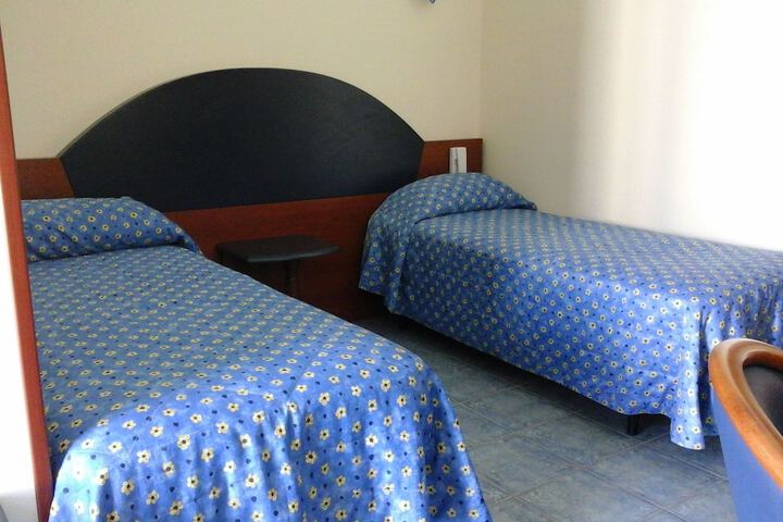 Room 4 of 32