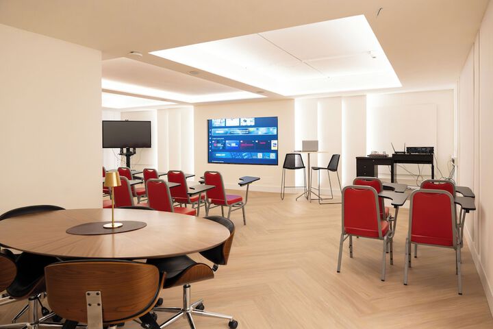 Business Center 90 of 103