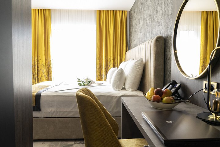 Room 32 of 70