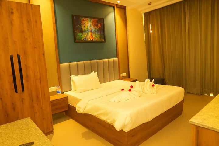 Room 5 of 14