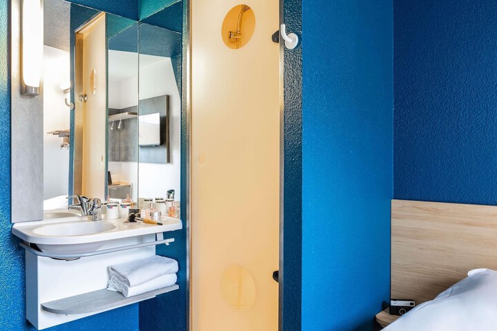 Room 13 of 26