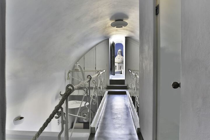 Room 6 of 92