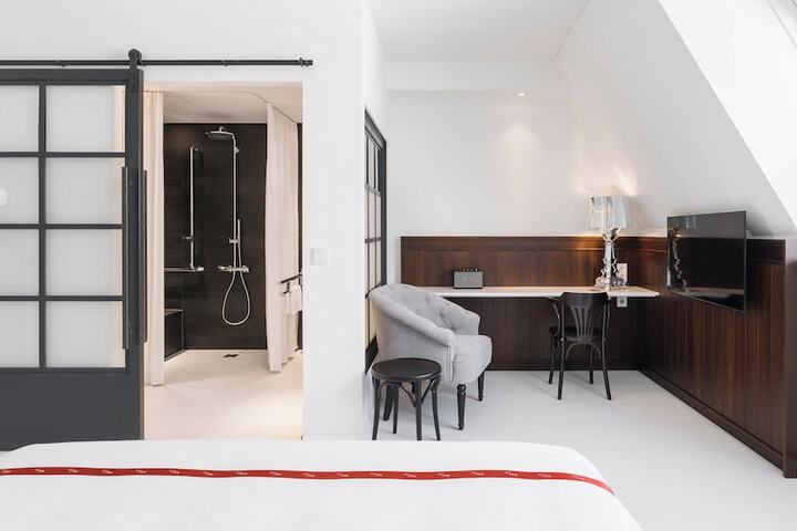 Room 40 of 113