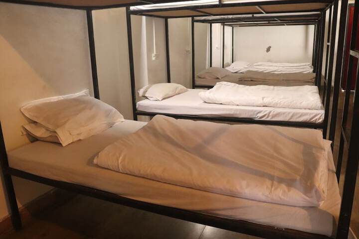 Room 4 of 17