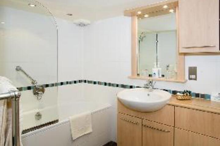 Double room-Superior-Ensuite-Rhuddlan