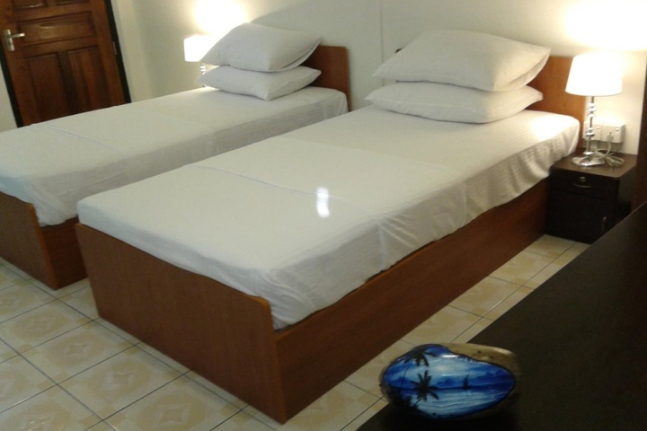 Room 2 of 8