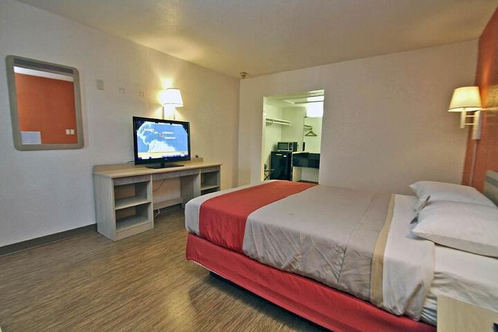 Room 26 of 40