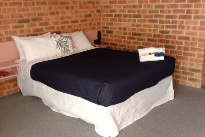 Room 2 of 16