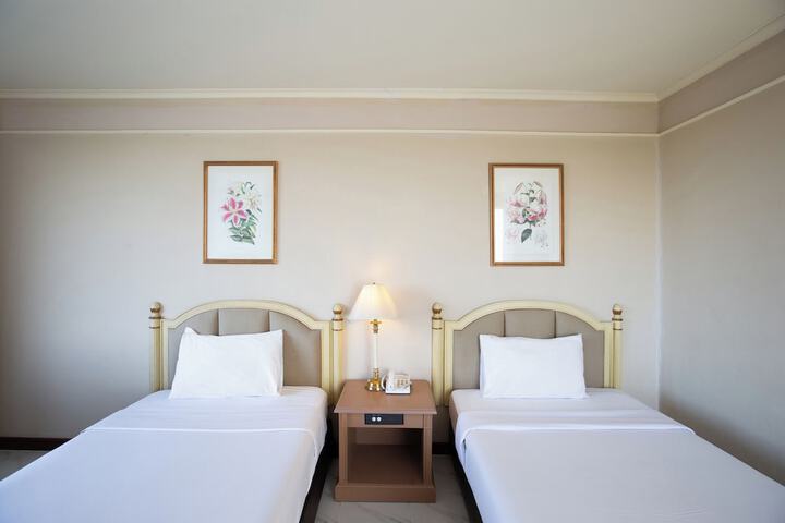 Room 12 of 49