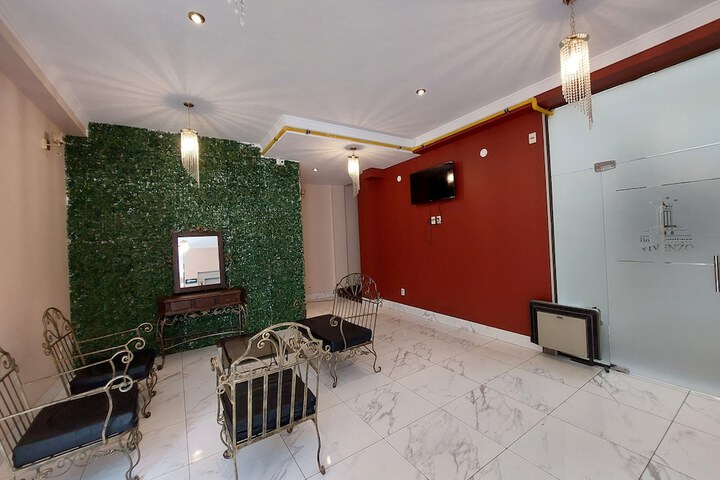 Room 13 of 21