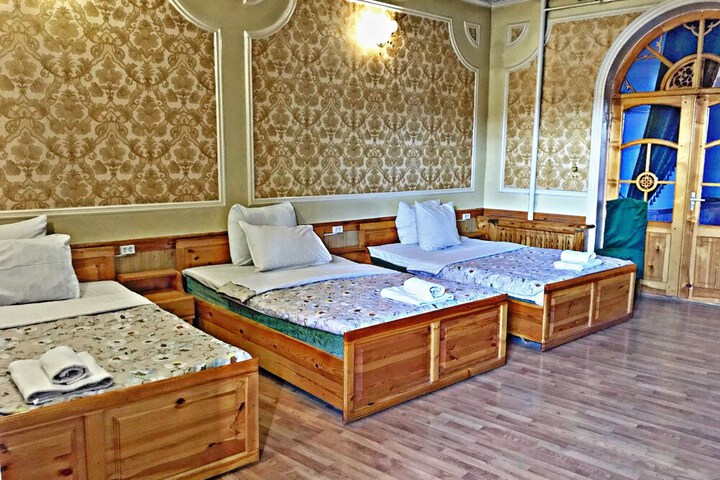 Room 6 of 30