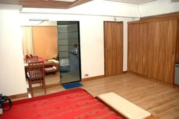 Room 8 of 9