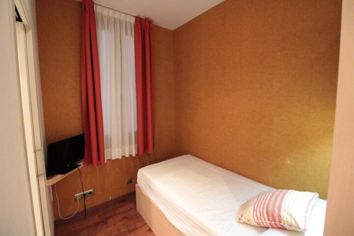 Room 21 of 40