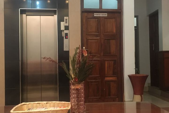 Entrance & Lobby