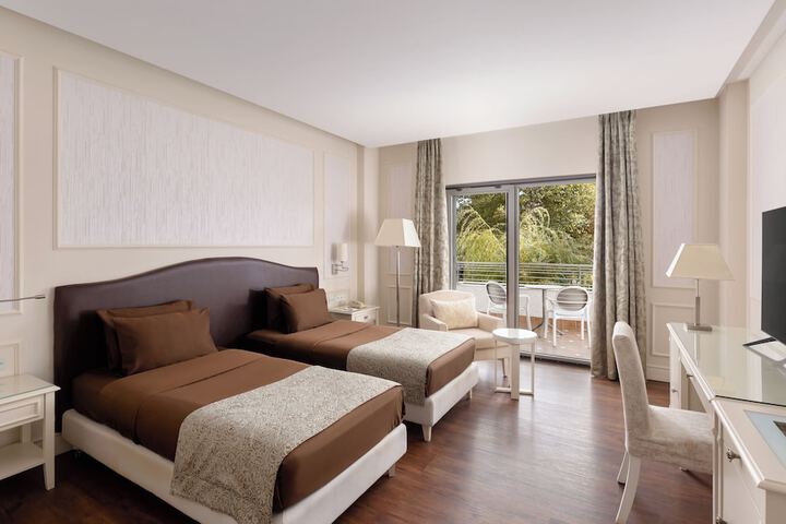 Room 10 of 140