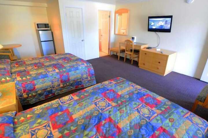 Room 2 of 10