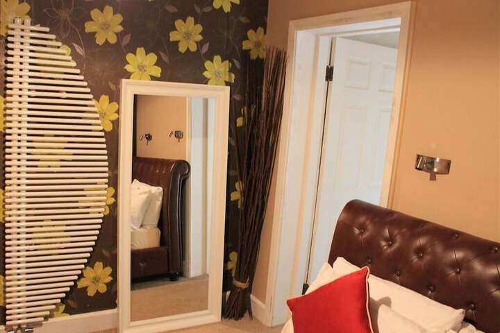 Room 16 of 44