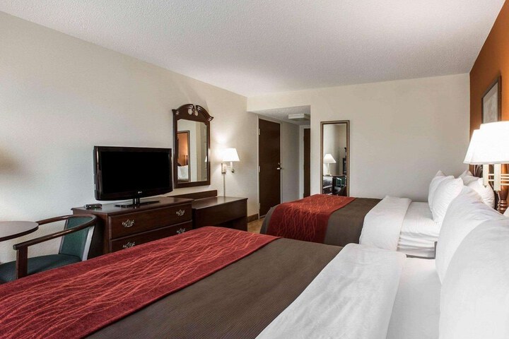 2 Queen Beds (5 of 6)