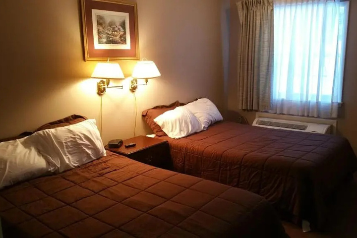 Room 4 of 9