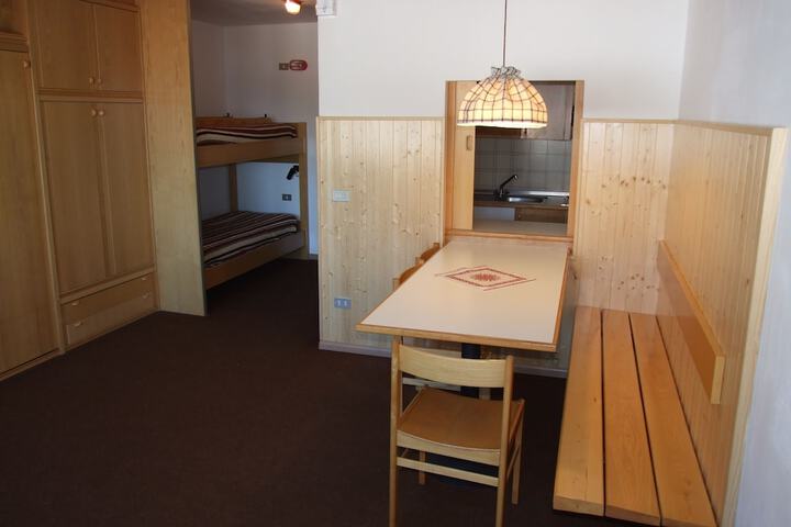 Room 7 of 46