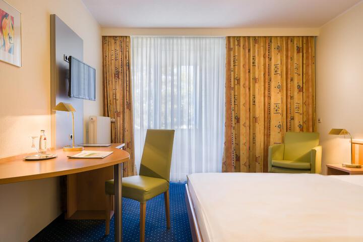 Room 5 of 110