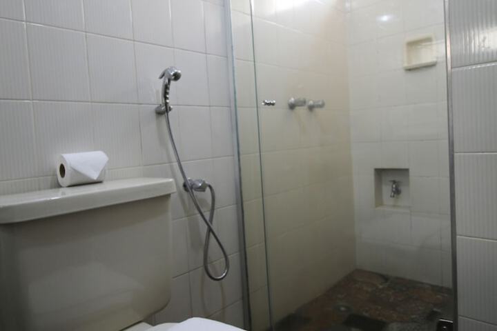Room 103 of 183