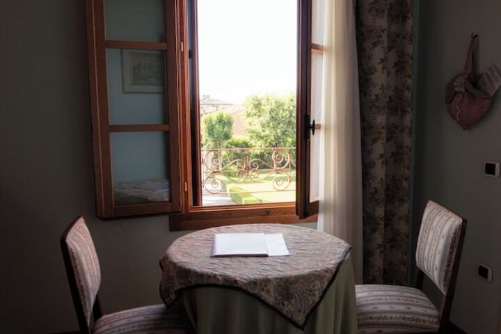 Room 11 of 49