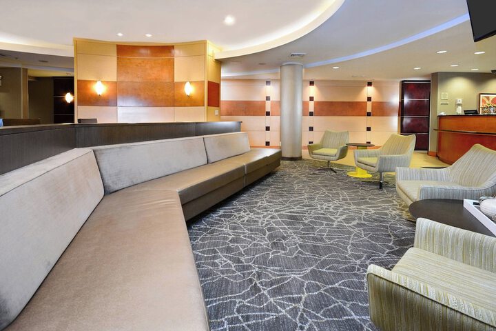 Lobby lounge