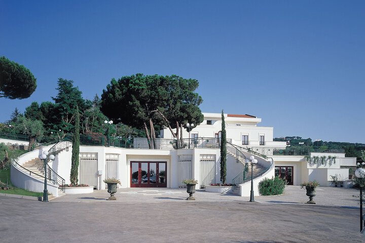 Exterior of LH Domus Caesari