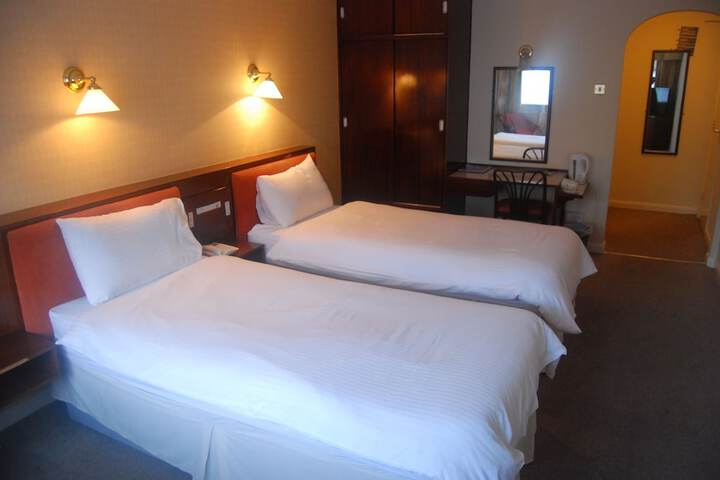 Room 7 of 33