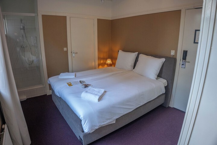 Room 12 of 26
