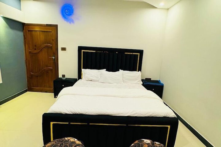 Room 16 of 32