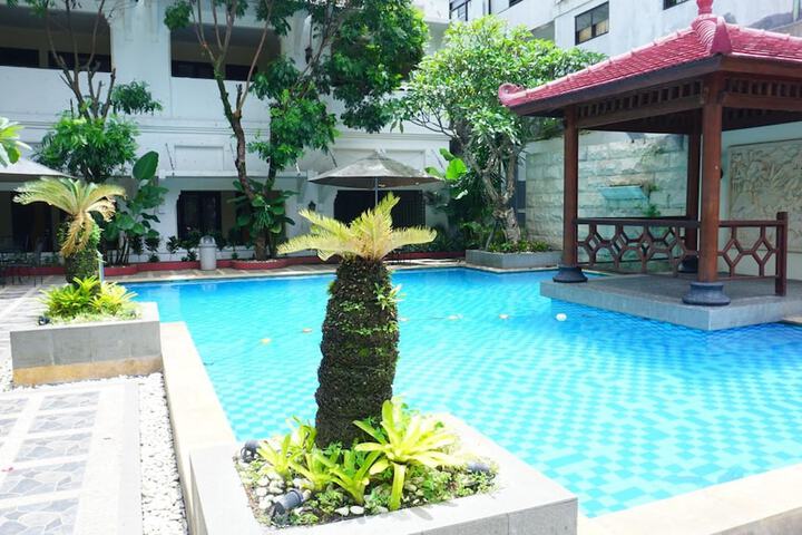 Pool Hotel