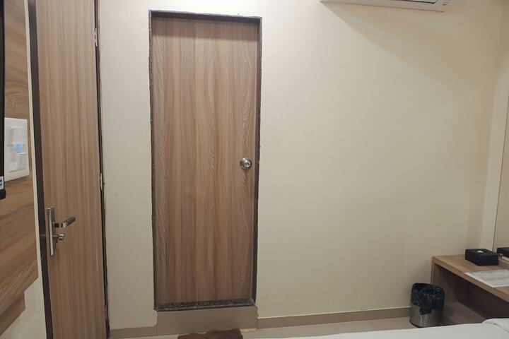 Room 9 of 65
