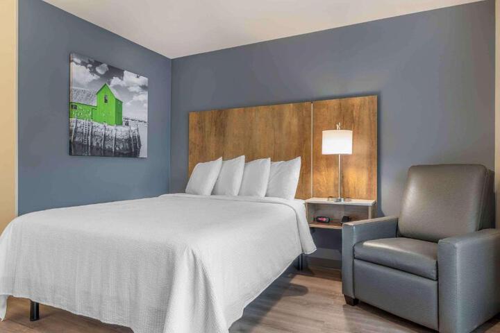 Standard Studio 1 Queen Bed (9 of 14)