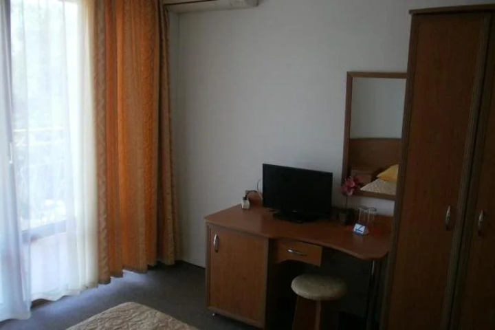 Room 3 of 13