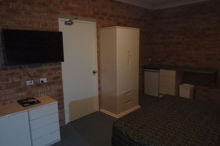 Room 16 of 43