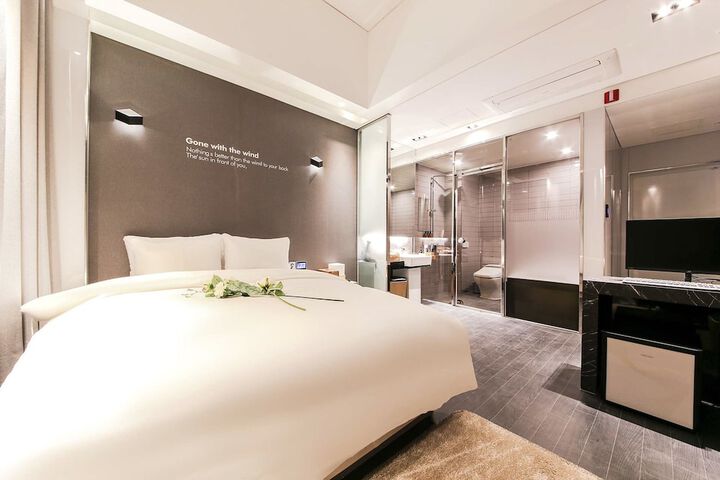 Room 3 of 74