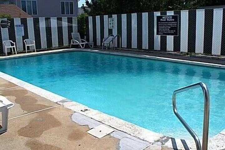 Pool 32 of 32