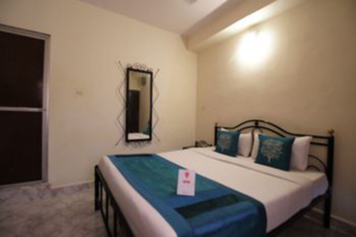 Room 13 of 19