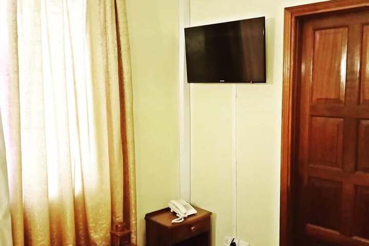 Room 9 of 29