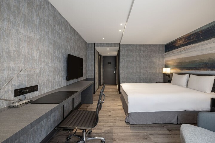 Room 11 of 35