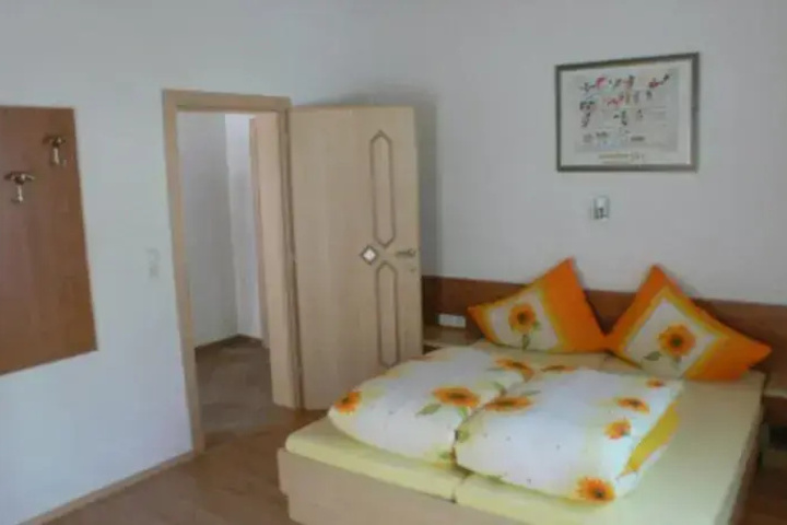 Room 5 of 16