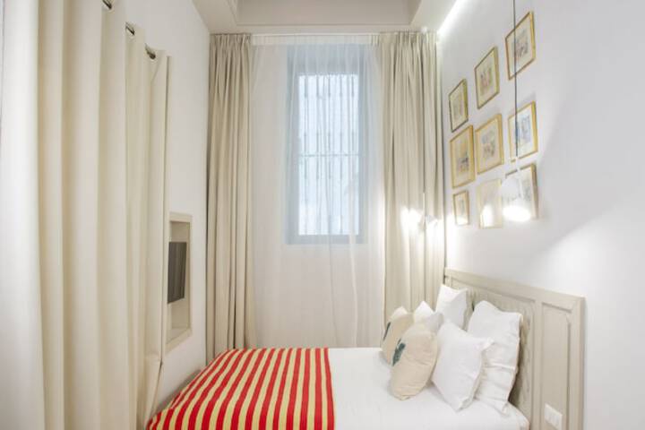 Room 6 of 22