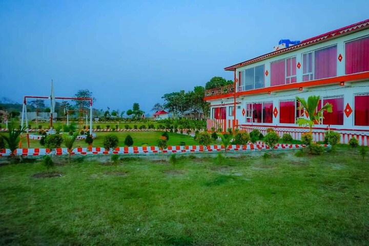 Hotel Exterior 46 of 48