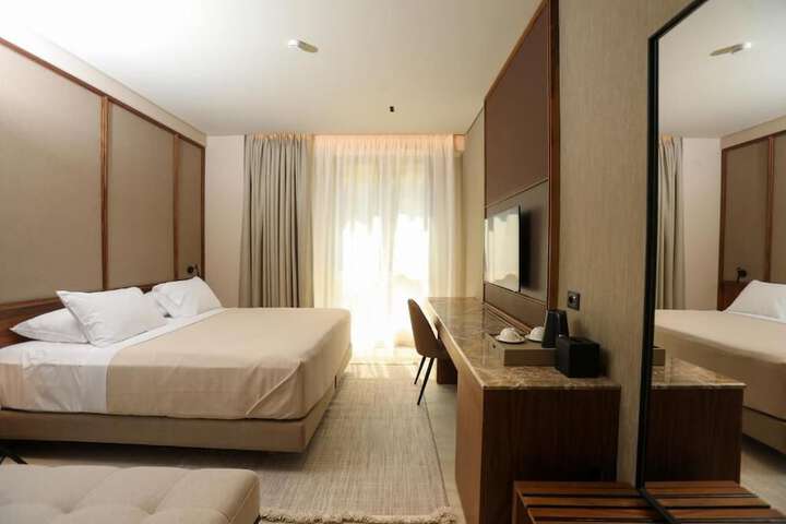 Room 37 of 100