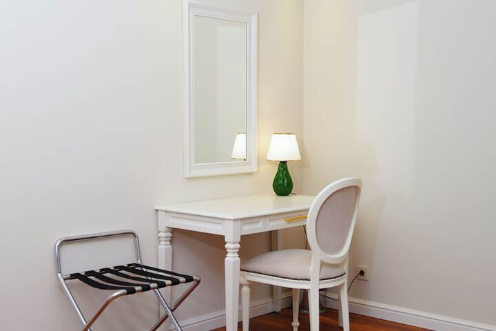 Room 18 of 35