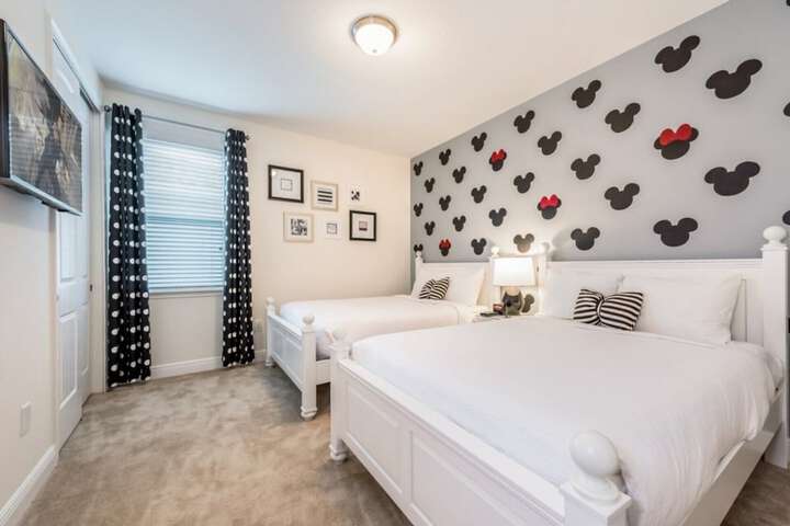 Room 13 of 40