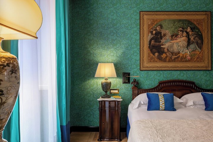 Room 103 of 179