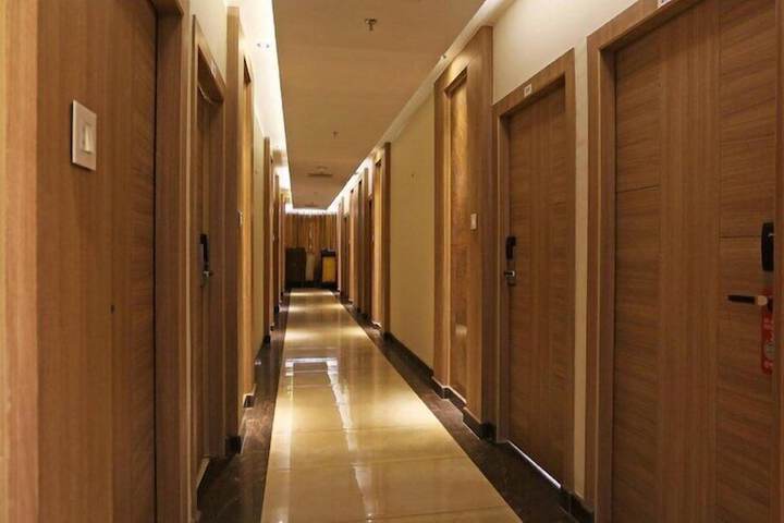Ballroom/Hall 93 of 100